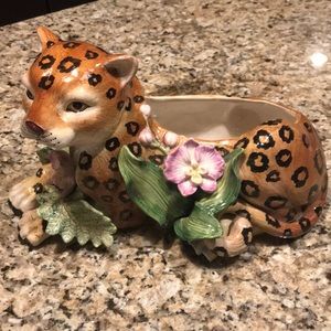 Leopard cat potpourri holder